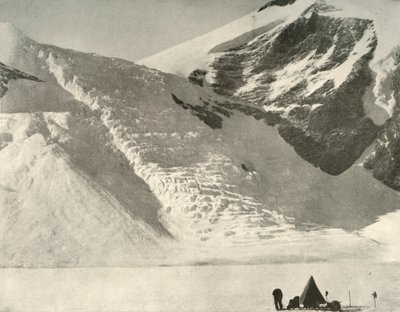 12月28日、西部党は大聖堂の岩で吊るされた氷河の下でキャンプをしました。1909年 作： Unbekannt