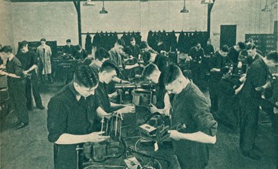 Wirless Operator Mechanics Workshop、1940 作： Unbekannt