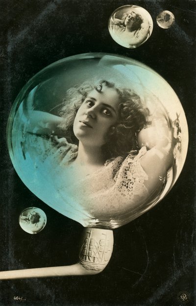 バブルに映る女性、はがき、c1890-c1909 作： Unbekannt