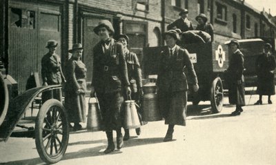 病院に牛乳を届ける女性予備軍、第一次世界大戦、c1914-1918、c1920。 作： Unbekannt