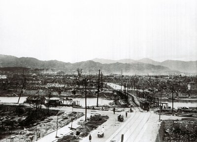 第二次世界大戦：原爆投下後の広島の廃墟（8月6日 作： Unbekannt