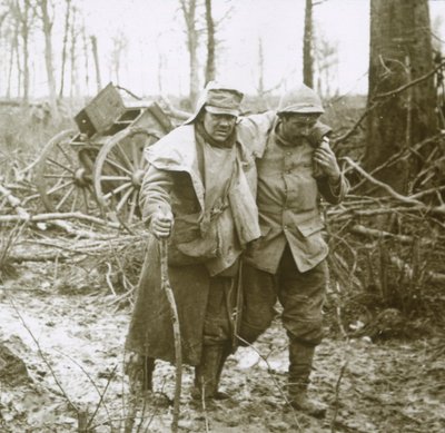 負傷した兵士、ベルダン、フランス北部、1916 作： Unbekannt