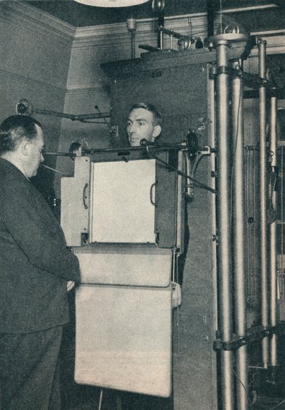 心臓または肺疾患の疑いのある症例の検査に使用されるX線装置、c1935 c1937 作： Unbekannt