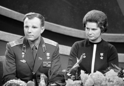 ユーリガガーリンとバレンチナテレシコワ、ロシアの宇宙飛行士、1963年 作： Unbekannt