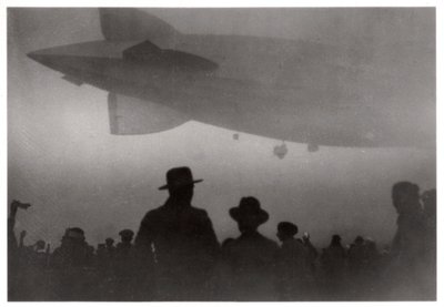 ツェッペリンLZ 126、霧の中で昇順、c1924-1933 1933 作： Unbekannt