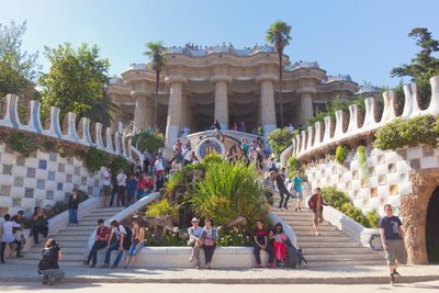 スペイン、バルセロナ。アントニガウディが設計したユネスコ世界遺産のグエル公園への入り口。 作： Unbekannt Unbekannt