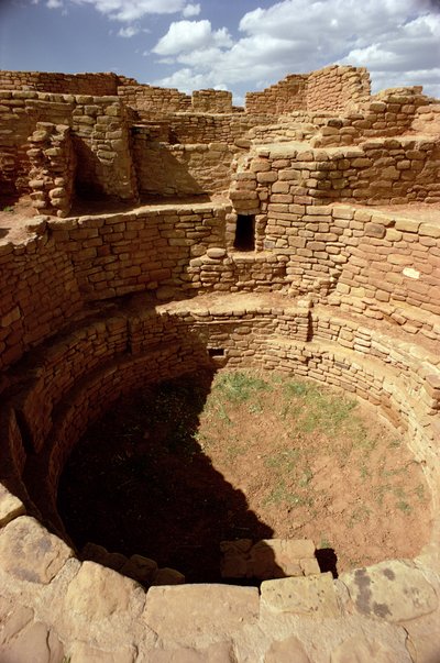 11〜14世紀に建てられたキヴァへの入り口（写真）（229600も参照） 作： Unbekannt Unbekannt