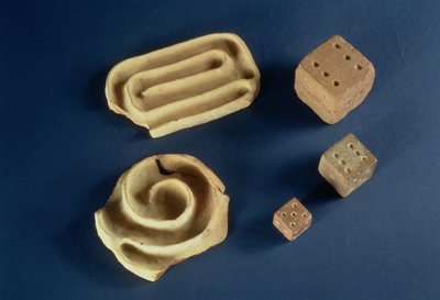 砂岩のサイコロとテラコッタの迷路ゲーム、ハラッパ、紀元前2300年〜1750年 作： Unbekannt Unbekannt