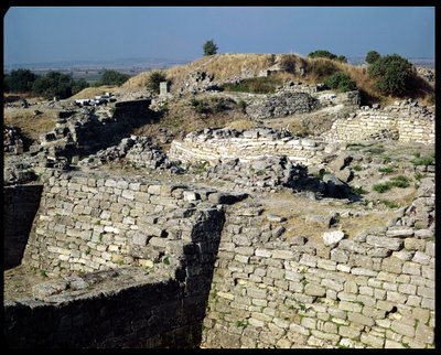 紀元前3000年〜1100年の古代都市トロイの遺跡であるヒサルリクの丘 作： Unbekannt Unbekannt