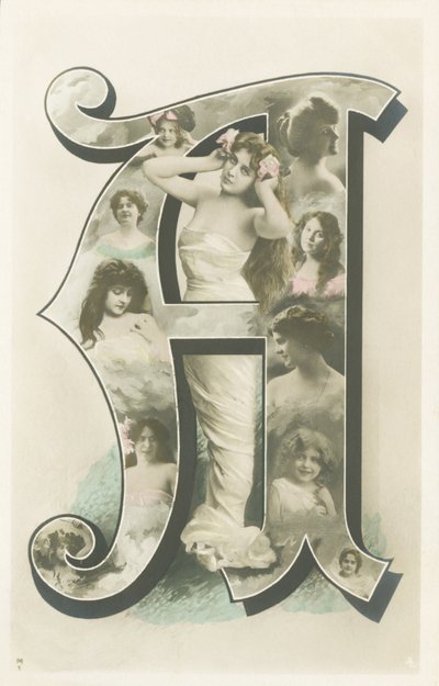 A：長い白いカーテンに立っている女性の写真の肖像画 作： Unbekannt