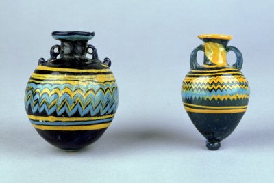 アンフォラエ 紀元前2～1世紀頃の後期ヘレニズム期のものと思われる（色付きガラス 作： Unbekannt