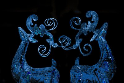 青いトナカイ、2017年（再塗装写真） 作： Unbekannter Künstler