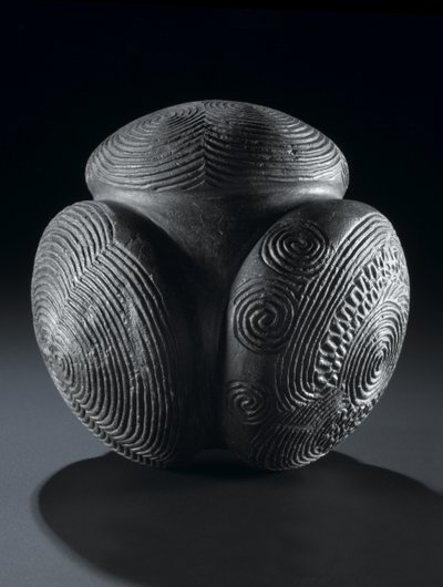 ガラスの丘、トウィー、アバディーンシャー、新石器時代、紀元前3000年頃の彫刻が施されたボール 作： Unbekannt
