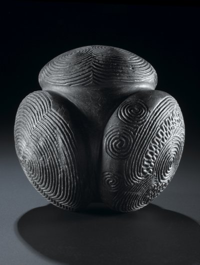 ガラスの丘、トウィー、アバディーンシャー、新石器時代、紀元前3000年頃の彫刻が施されたボール 作： Unbekannt