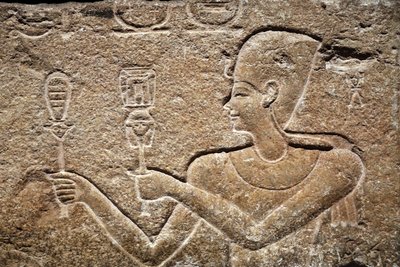 ホルスとイシスに供物を捧げるカエサリオン、細部、紀元前 1 世紀半ば 作： Unbekannter Künstler