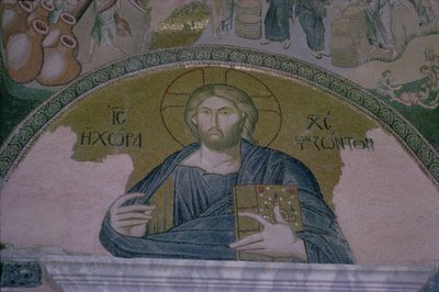 威厳のあるキリスト」ビザンチン様式のチョーラの聖救世主教会の拝廊の扉上のモザイク（写真 作： Unbekannt
