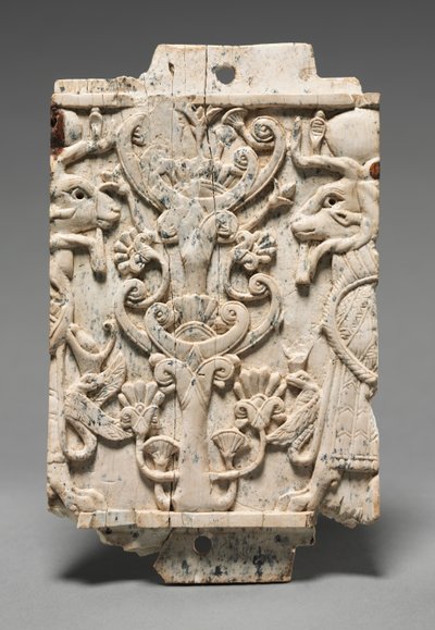 装飾プラーク：神聖な木に隣接するラム頭のスフィンクス、紀元前900〜800年 作： Unbekannt