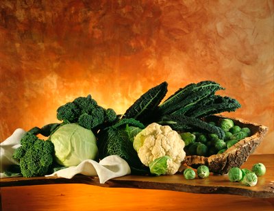 ダイエット：キャベツのある静物（ブロッコリー、花キャベツ、芽キャベツ）。 作： William M. Timlin