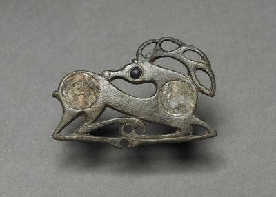 リカンベントスタッグの形態の腓骨、c.400 作： Unbekannt