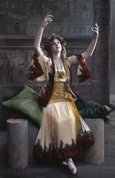で歌うガブリエル・レイ：メリー・ウィドウ 1910年頃（写真） 作： Unbekannter Künstler