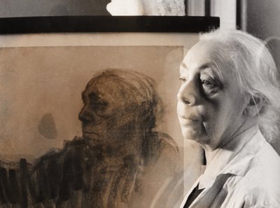 ドイツの画家、グラフィック・アーティスト、彫刻家ケーテ・コルヴィッツ、1940年頃のドイツ（モノクロ写真） 作： Unbekannter Künstler