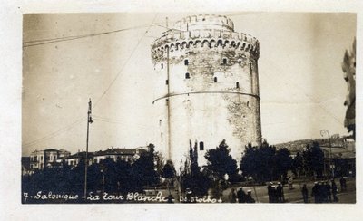 ギリシャ、サロニキ（またはテッサロニキ）：白い塔の眺め - ポストカード 1914-1918年 作： William M. Timlin