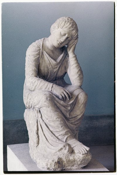 悲しみに暮れる乙女、アッティカ、ギリシャ、前330年頃（石 作： Unbekannt