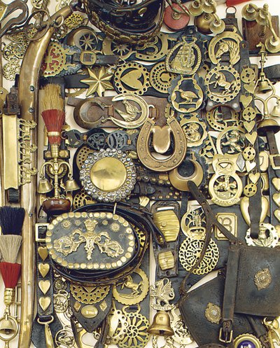 19世紀後半- 20世紀初頭の馬真鍮製のフェイスピースとマウントされた革マルチンゲール 作： Unbekannt