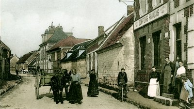 レミーにある食料品店「Les Comptoirs Français」（1900年頃、1914年頃 作： Benjamin Baud