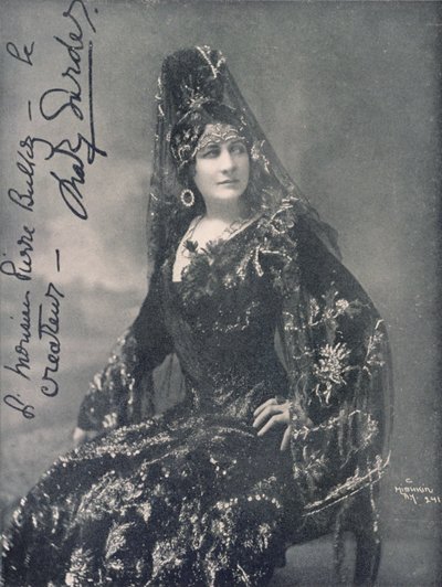 メアリー・ガーデン（1874-1967）、オペラのソプラノ歌手、カルメン役でのスタジオ写真、C.ミシュキン撮影（モノクロ写真 作： Unbekannt