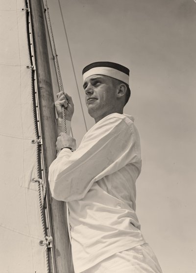 メインセイルを巻き上げるミッドシップマン（メリーランド州アナポリスの米海軍兵学校）。1942年(写真) 作： Unbekannt