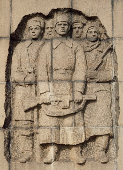 ドイツ軍による900日間のレニングラード包囲の間、ロシア国民が抵抗したことを示す記念碑（ロシア、サンクトペテルブルク、レリーフ、プスカレフスキー墓地）20世紀 作： Benjamin Baud