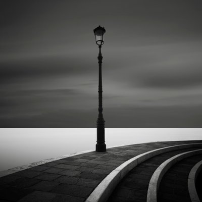 月光、ブラーノ島、イタリア、2014年 (白黒写真) 作： Leopold Blonder