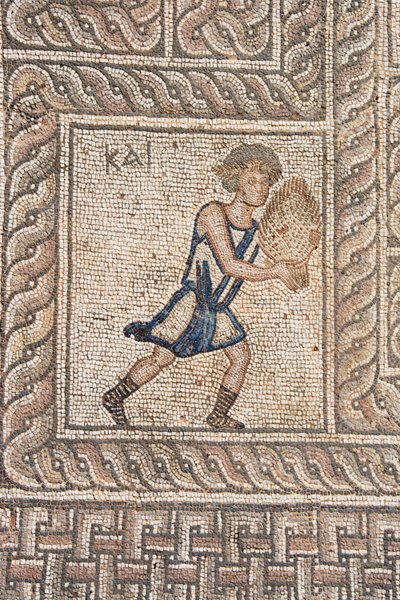 ローマ時代のアゴラのモザイク画（紀元5世紀）、デルフィ（??????）、ペロポネソス半島、ギリシャ（写真 作： Unknown
