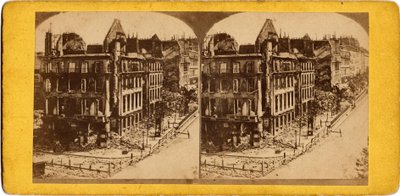 Municipality of Paris (1871): 廃墟と化したパリの風景。匿名の写真撮影。厚紙にプリント。薄い。17,5x6,9 cm 作： Unbekannt