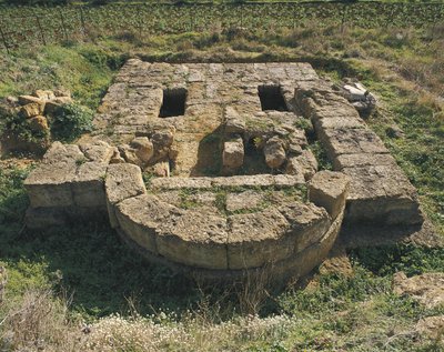 バジリカの古い遺跡、神殿の谷、アグリジェント、シチリア、イタリア 作： Benjamin Baud