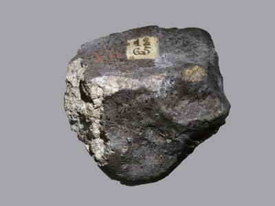 普通コンドライト（L6）。1803年4月、L