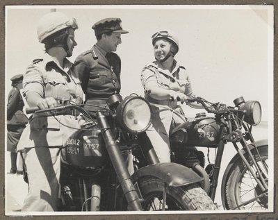 兵役補助隊や中東の英軍に関する写真65点を収めたアルバムからの写真 作： Unbekannt