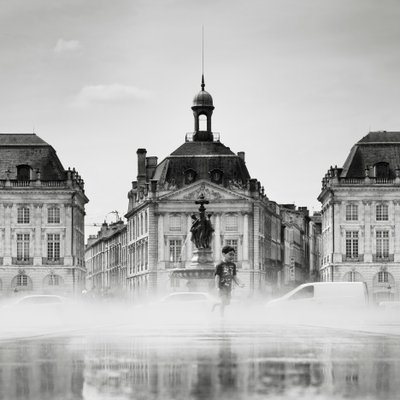ブルス広場、フランス、2012年 (白黒写真) 作： Leopold Blonder