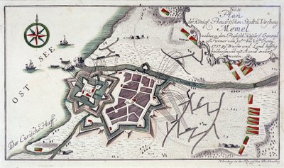 1757年6月27日～7月5日、降伏中のメメル（現在のリトアニア、クライペダ）の平面図。1764年彩色によるエッチング。 作： Unbekannter Künstler