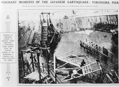 東日本大震災の痛ましい瞬間、横浜埠頭 作： Unbekannt