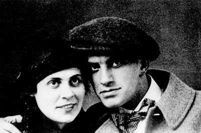 リリ・ブリック（1891～1978年）とウラジーミル・マイアコフスキー（マヤコフスキーまたはマイアコフスキー）（1893～1930年）の肖像画 ca.1915年の写真 作： Unbekannt