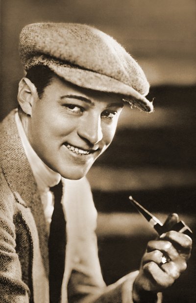 ルドルフ・ヴァレンティノ（1895～1926）の肖像（モノクロ写真）。 作： Unbekannter Künstler