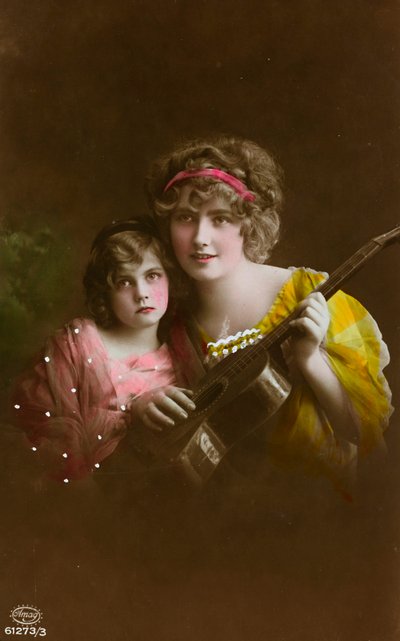 ギターを持った2人の女性が描かれた絵葉書、"Album para Tarjetas postales" 作： Unbekannter Künstler
