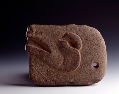 植民地時代以前の芸術、マヤ文明、古典派：鹿の頭を表す彫刻された石の動物形の斧。薄暗い。 26.5x幅19.5cmグアテマラ、考古学と民族学のナツィオナーレ美術館-コロンブス以前の芸術、マヤ文明、古典派 作： Unbekannt