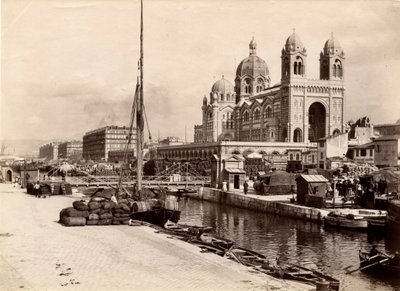 宗教建築：建築家レオン・ヴォードワイエ（1803-1872）の設計に基づき、1852年から1893年にかけて建設されたバジリカ・カテドラル・サント・マリー・マッジョーレ（Sainte-Marie-Maggiore）の外観。マルセイユ、ブーシュ・デュ・ローヌ（13）、乞食のセノタイプ 作： William M. Timlin