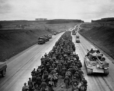 第二次世界大戦（1939年～1945年） - World War II（WWIIまたはWW2）。フランクフルト・アム・マイン（Frankfurt am Main）の北、ギーセン（Giessen）付近（ドイツ） 3月29日 作： Unbekannt