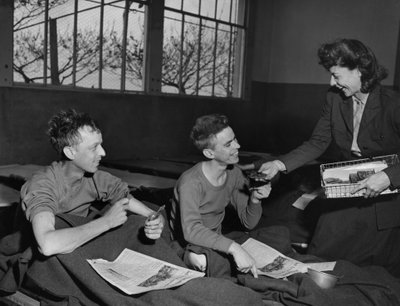 第二次世界大戦（1939-1945） - World War II（WWIIまたはWW2）。パリ（フランス）4月6日 作： Unbekannt