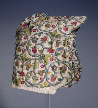 T.6-1946 女のコイフ イギリス 16世紀後半 刺繍入りリネン 作： Unbekannt
