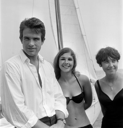 俳優ウォーレン・ビティ、ベニスのリドビーチにて - 1965年 作： Unbekannt